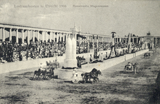 602622 Afbeelding van de wagenrennen tijdens het Openluchtspel in het nagebouwde Circus Maximus op het Suikerterrein ...